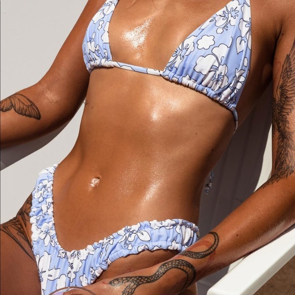Princess Polly Other - Princess Polly Wonda Hawaiian Floral Bikini Set Blue, size US 2 and US 4